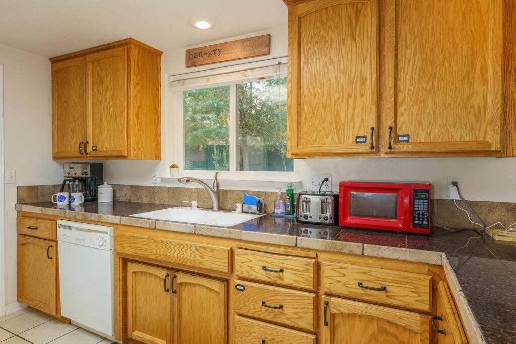 Acorn House - Charming House In Green Heaven With Pool Table With Lovely Backyard Oakhurst Luaran gambar
